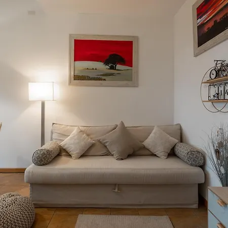 Capa's Loft Apartment Rom