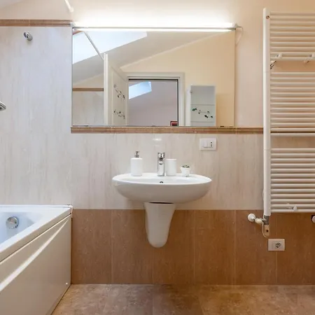 Capa's Loft * Rom